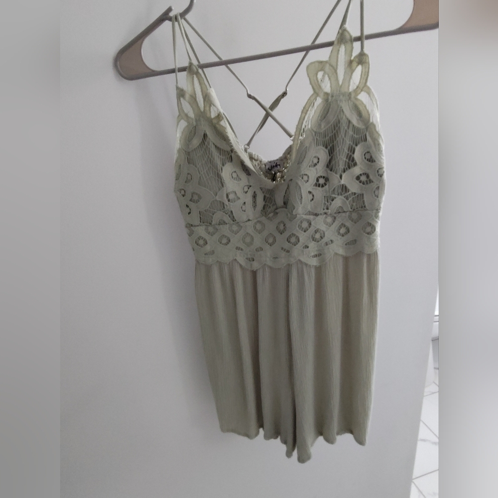 Elegant Lace Dress in Light Green